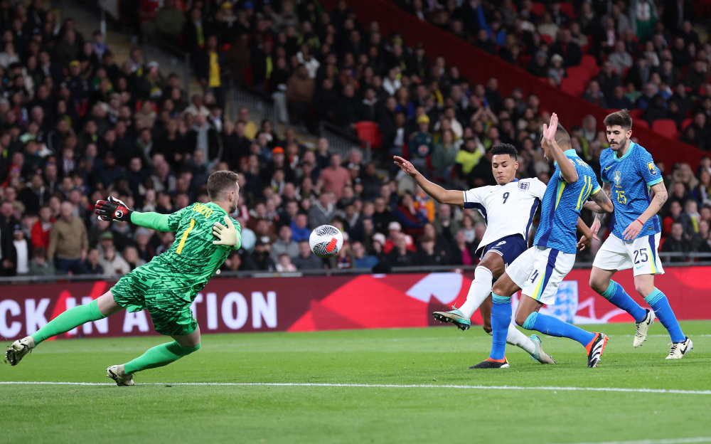 队员虽然首 队员虽然首